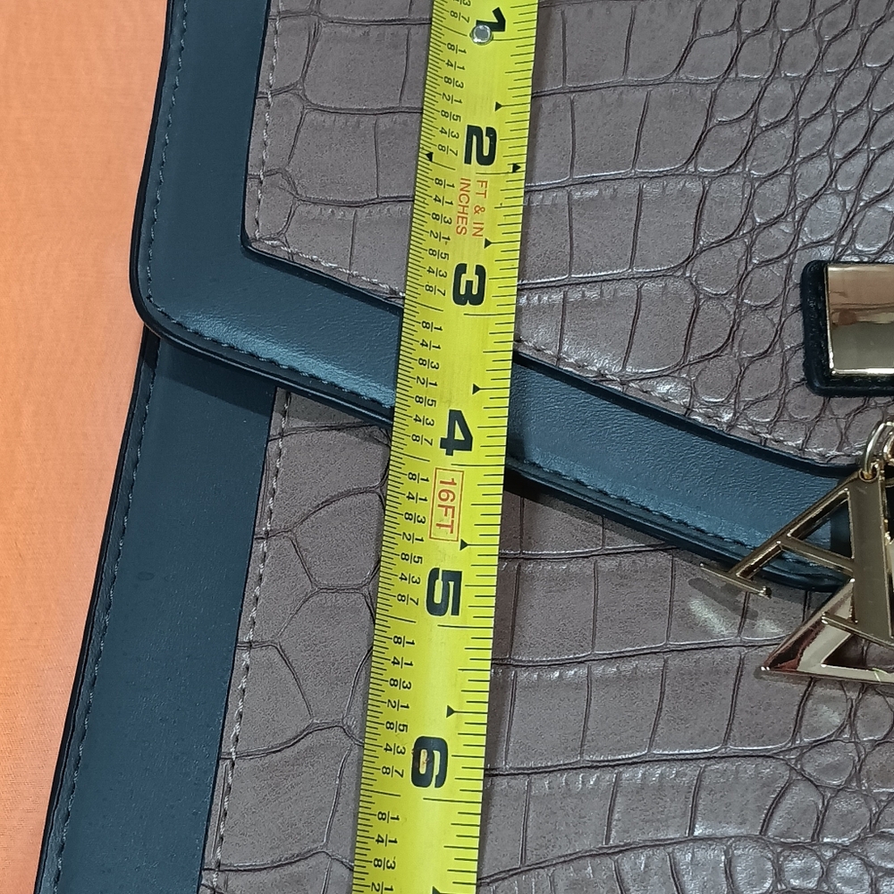 Adrienne Vittadini Handbag - Picture 11 of 12